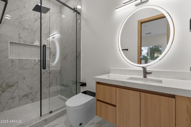 5923 E NORTH Lane, Paradise Valley, AZ 85253