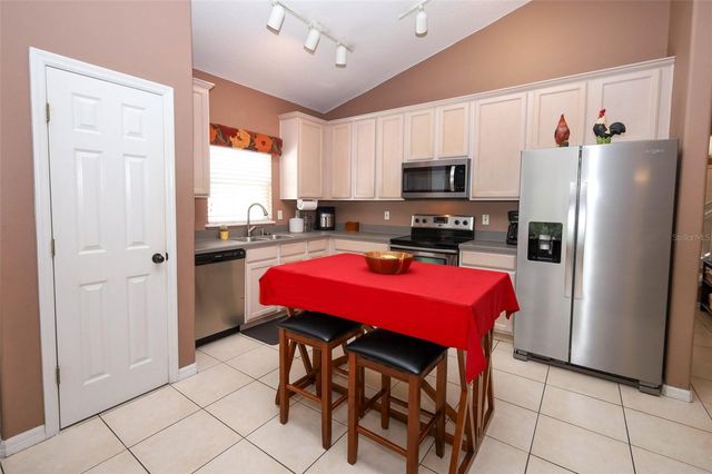 411 LYNN STREET, Oviedo, FL 32765