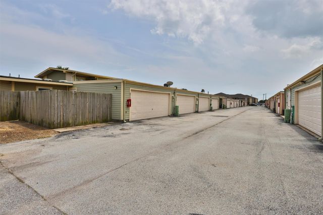 6912 Williams Drive, Galveston, TX 77551