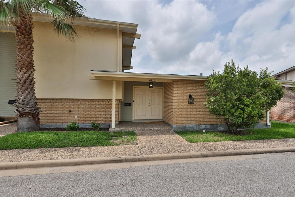 6912 Williams Drive, Galveston, TX 77551