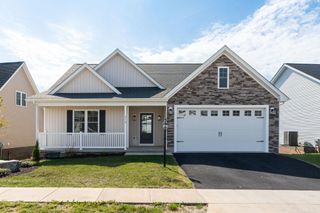 216 SPRING RUN LN, Waynesboro, VA 22980