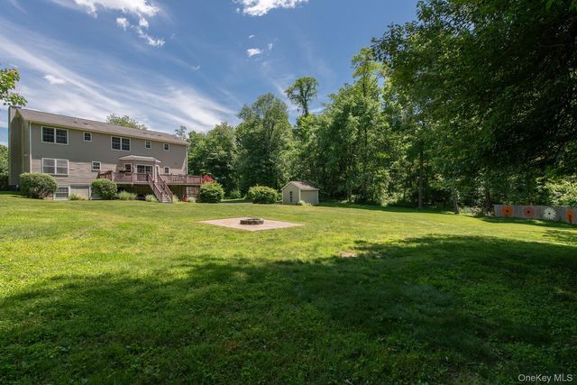 65 Marges Way, Hopewell Junction, NY 12533