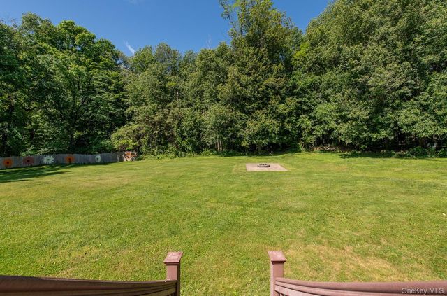 65 Marges Way, Hopewell Junction, NY 12533