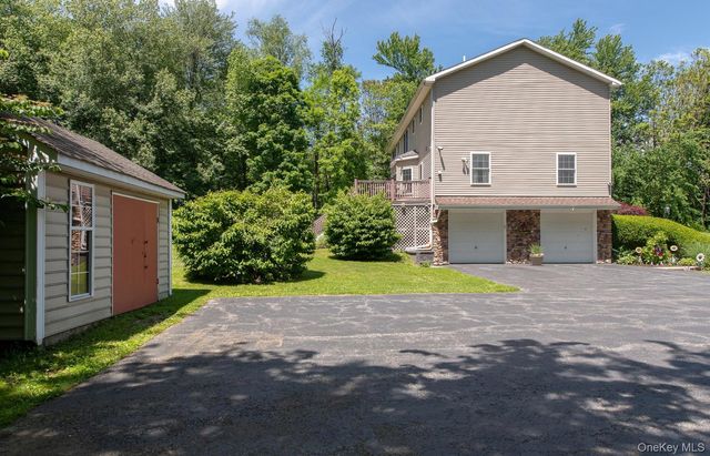 65 Marges Way, Hopewell Junction, NY 12533