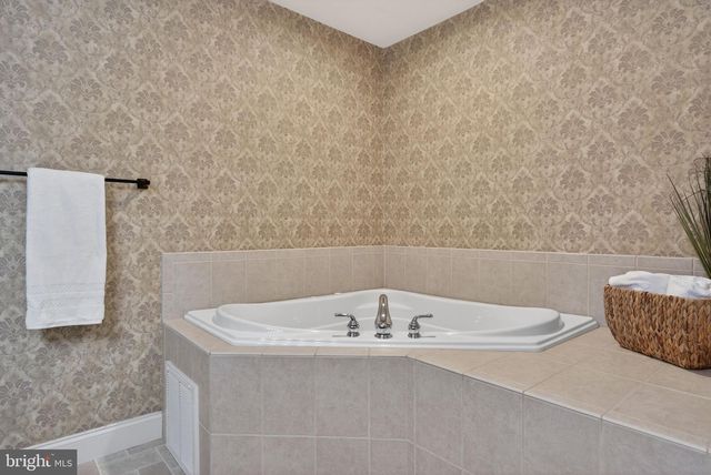 1905 ROXBURY CT, Mechanicsburg, PA 17055