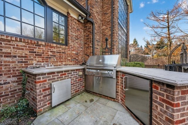 54 Hamilton Dr East, North Caldwell Boro, NJ 07006