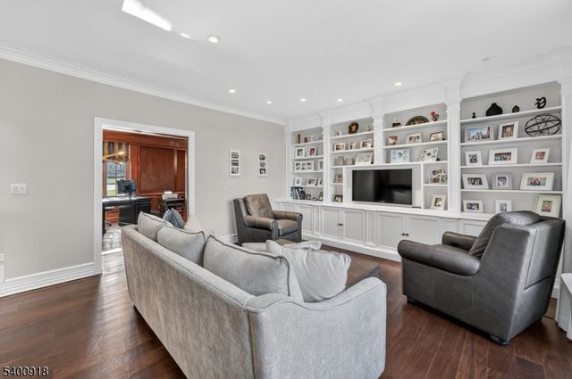 54 Hamilton Dr East, North Caldwell Boro, NJ 07006