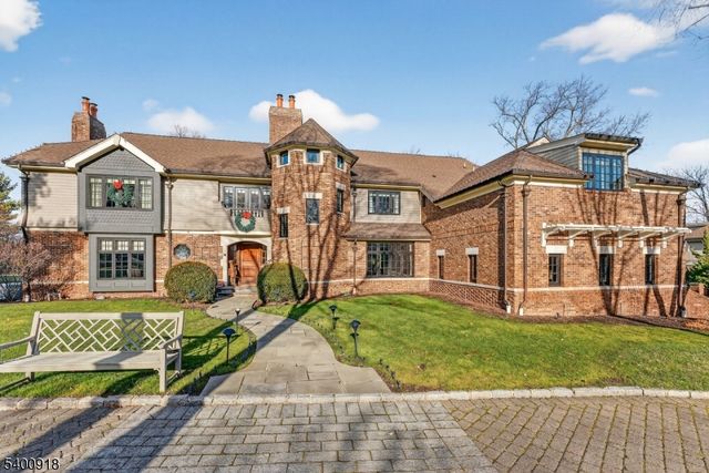 54 Hamilton Dr East, North Caldwell Boro, NJ 07006