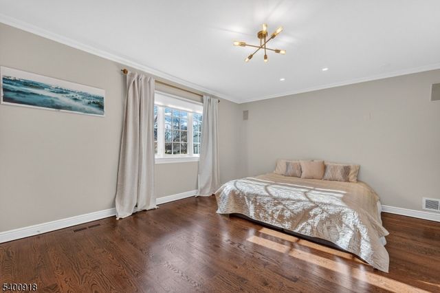 54 Hamilton Dr East, North Caldwell Boro, NJ 07006