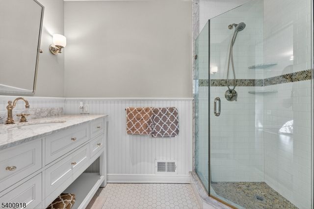 54 Hamilton Dr East, North Caldwell Boro, NJ 07006