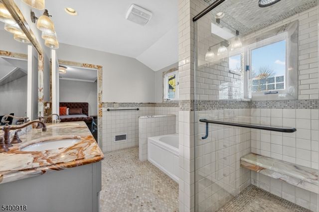 54 Hamilton Dr East, North Caldwell Boro, NJ 07006