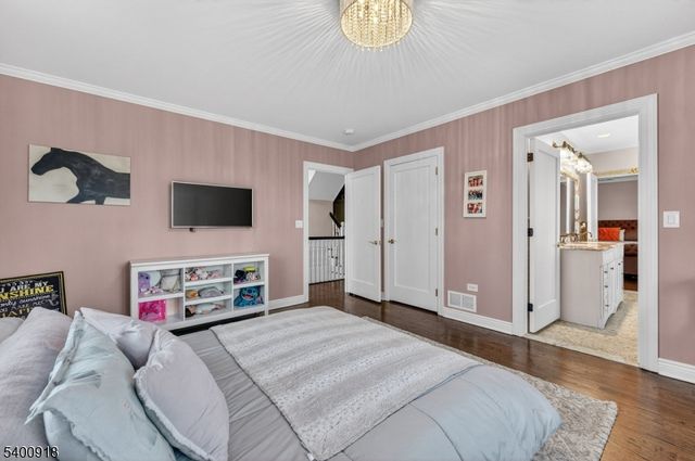 54 Hamilton Dr East, North Caldwell Boro, NJ 07006