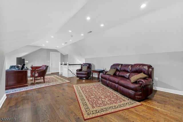 54 Hamilton Dr East, North Caldwell Boro, NJ 07006