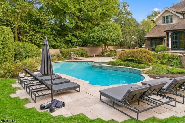 54 Hamilton Dr East, North Caldwell Boro, NJ 07006