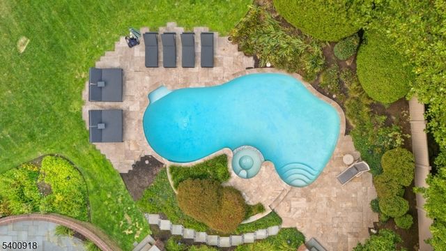 54 Hamilton Dr East, North Caldwell Boro, NJ 07006