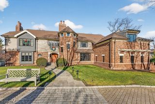 54 Hamilton Dr East, North Caldwell Boro, NJ 07006