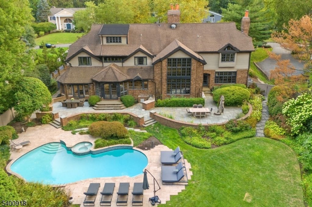 54 Hamilton Dr East, North Caldwell Boro, NJ 07006