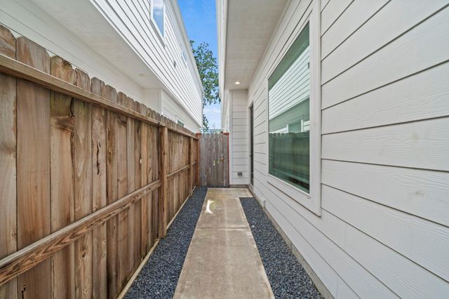 1128 Malone Street, Houston, TX 77007