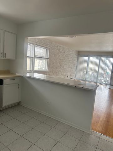 1241 La Grange Road 2R, La Grange Park, IL 60526