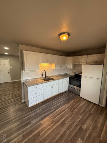 3925 Lancaster Dr, Pueblo, CO 81005