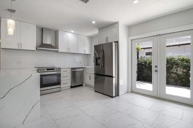 5800 DARTMOUTH AVENUE N, St Petersburg, FL 33710