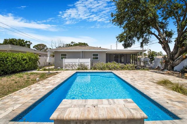 5800 DARTMOUTH AVENUE N, St Petersburg, FL 33710