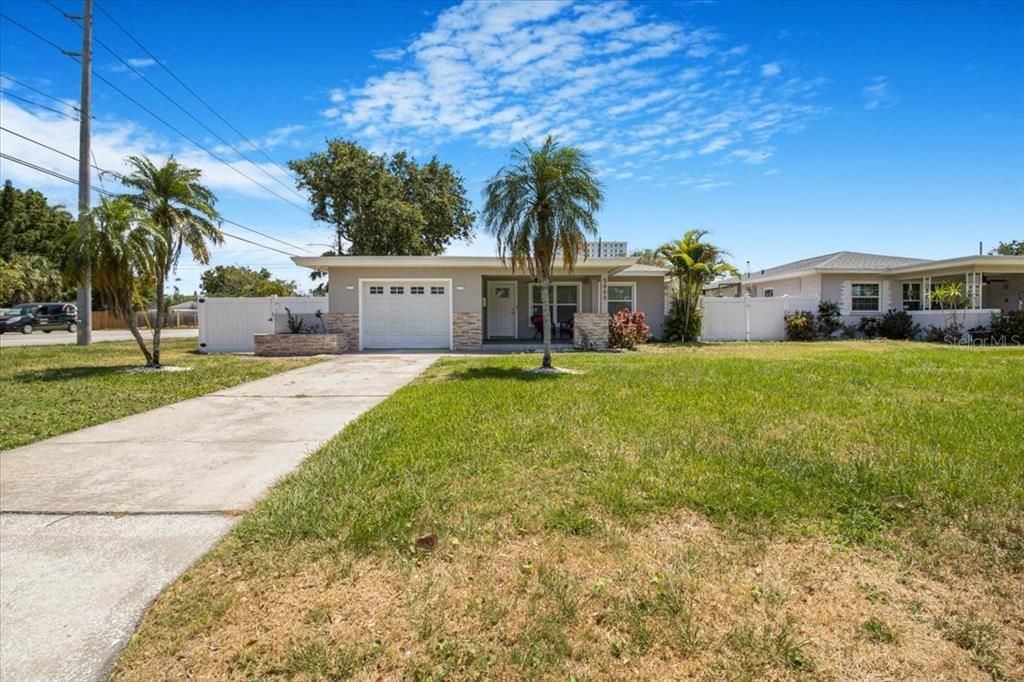 5800 DARTMOUTH AVENUE N, St Petersburg, FL 33710