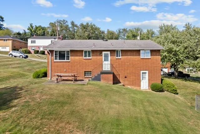 665 Summerlea Ave, City Of Washington, PA 15301