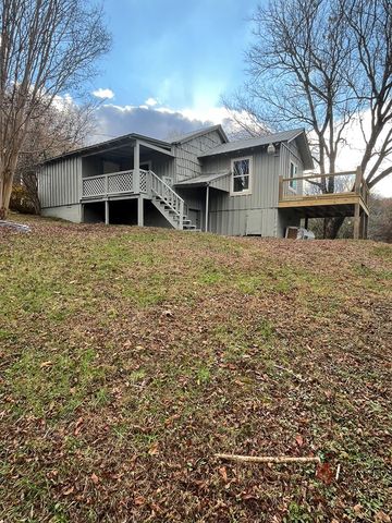 6489 Crooked Creek Road, Young Harris, GA 30582