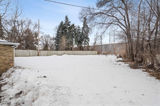 4937 Beard Avenue N, Brooklyn Center, MN 55429