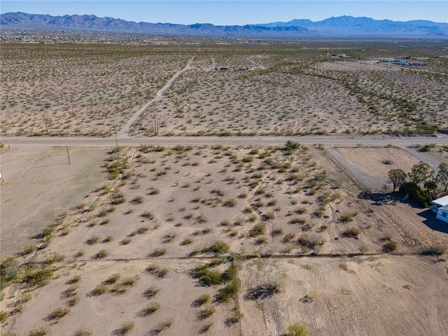 885 S Estrella Road, Golden Valley, AZ 86413