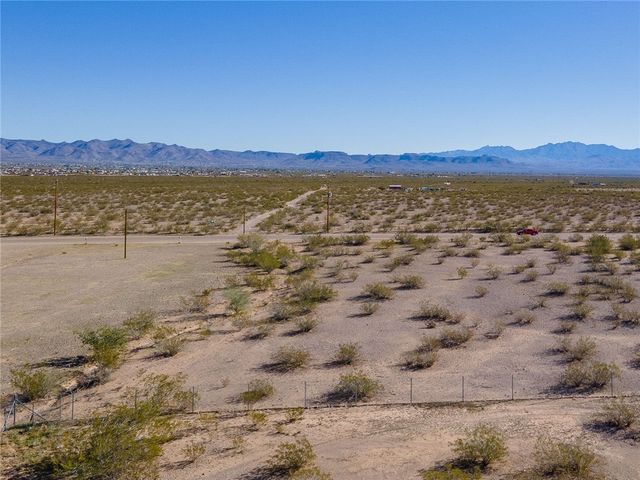 885 S Estrella Road, Golden Valley, AZ 86413