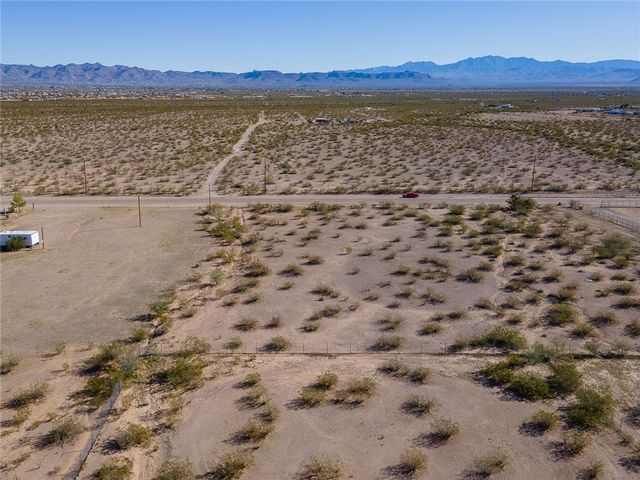 885 S Estrella Road, Golden Valley, AZ 86413