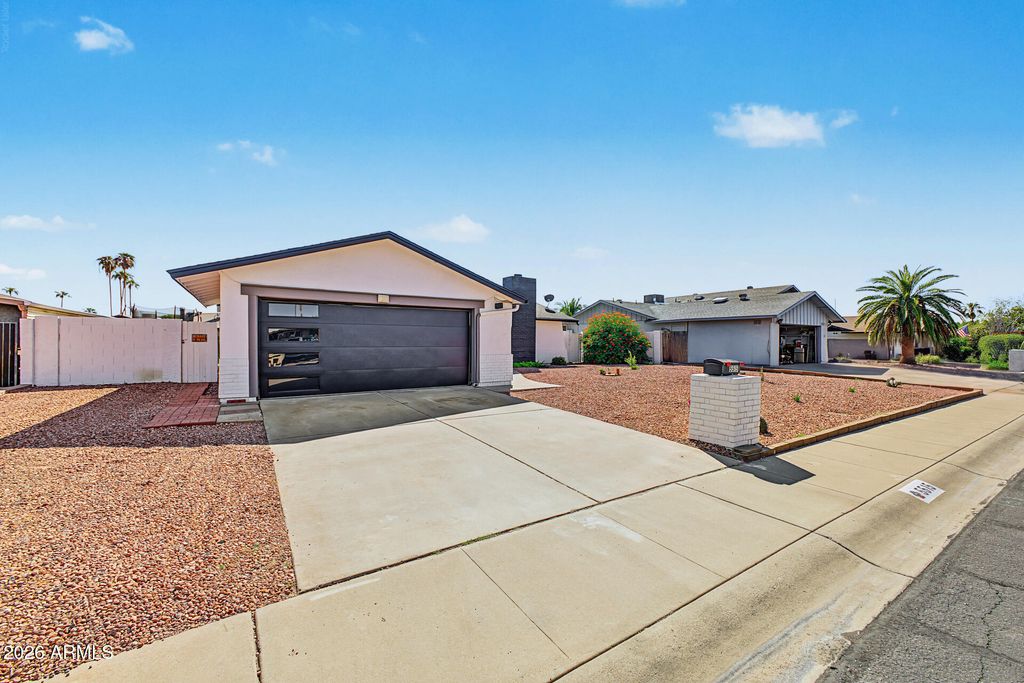 5515 W CAROL ANN Way, Glendale, AZ 85306 — photo 3