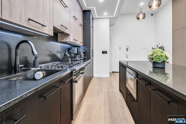 518-536 Gregory Avenue A101, Weehawken, NJ 07086