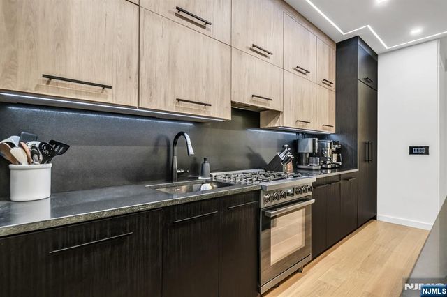 518-536 Gregory Avenue A101, Weehawken, NJ 07086