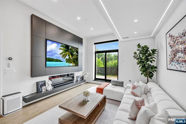 518-536 Gregory Avenue A101, Weehawken, NJ 07086