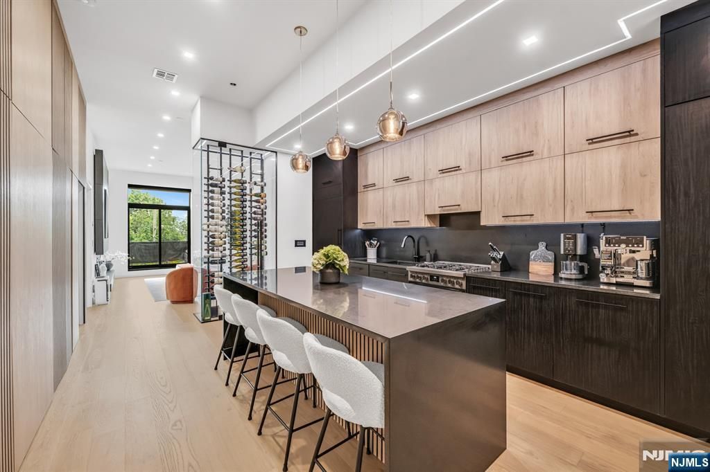 518-536 Gregory Avenue A101, Weehawken, NJ 07086