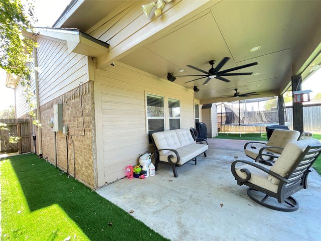 11814 Green Willow Falls Drive, Tomball, TX 77375