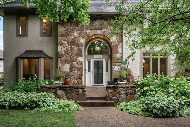 19750 Muirfield Circle, Shorewood, MN 55331