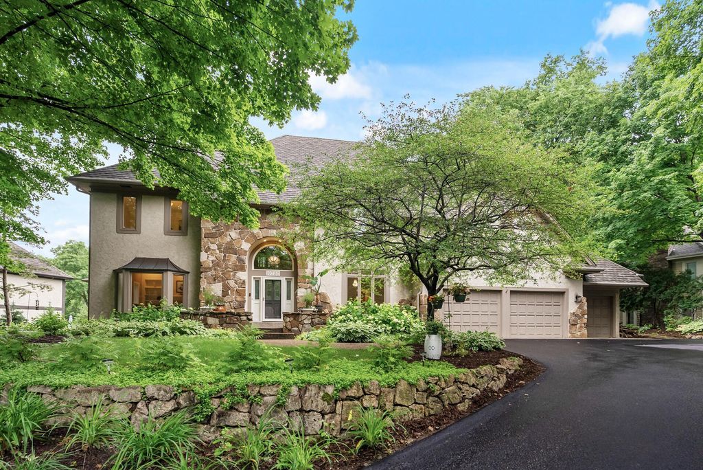 19750 Muirfield Circle, Shorewood, MN 55331