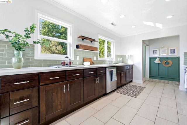 7308 Hillmont, Oakland, CA 94605