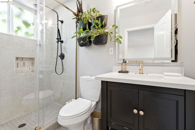 7308 Hillmont, Oakland, CA 94605