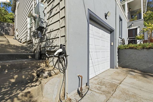 7308 Hillmont, Oakland, CA 94605