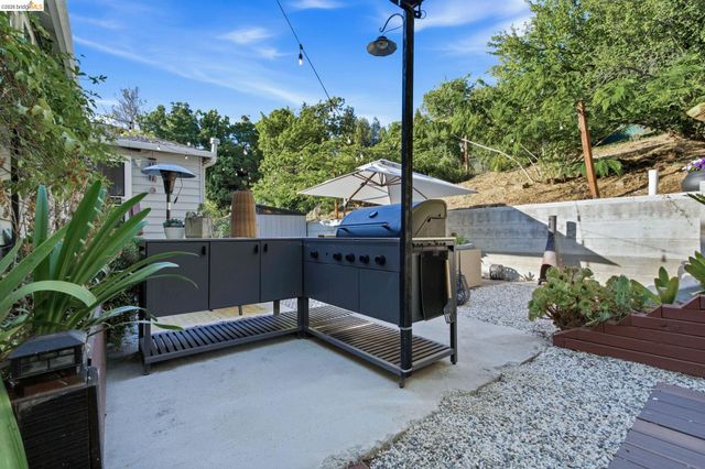 7308 Hillmont, Oakland, CA 94605