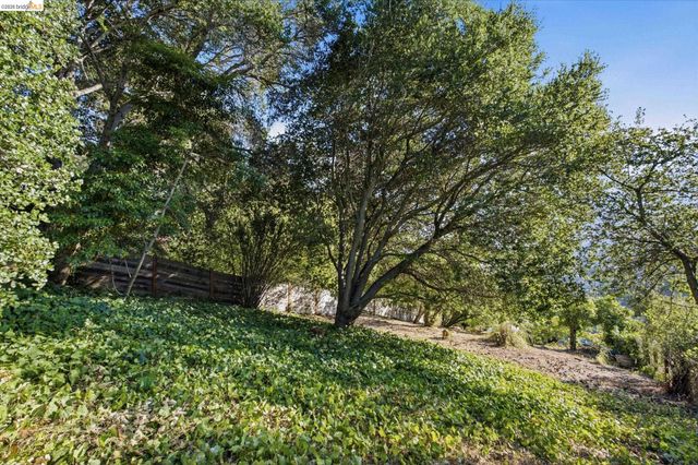 7308 Hillmont, Oakland, CA 94605