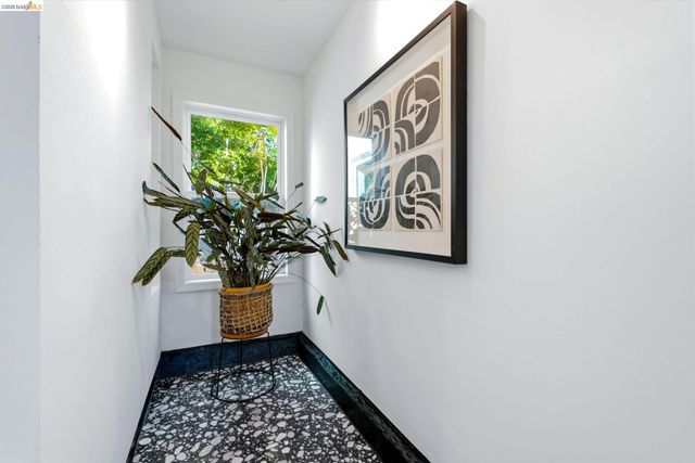 7308 Hillmont, Oakland, CA 94605