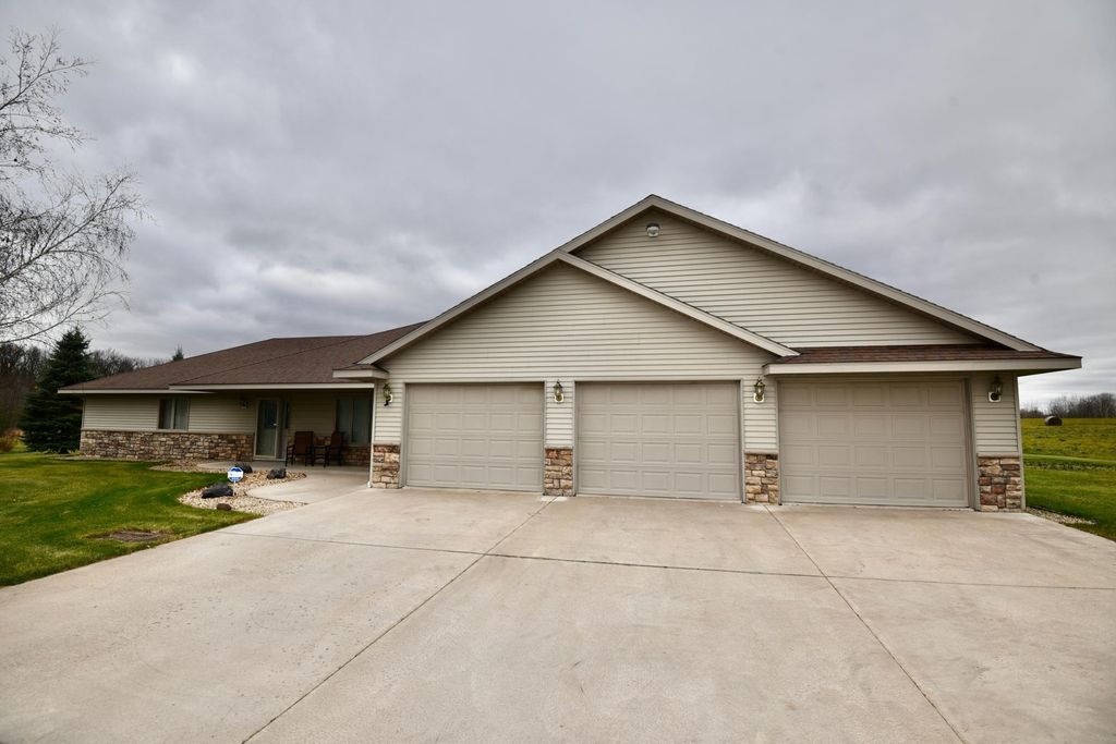 12221 85th Avenue, Milaca, MN 56353