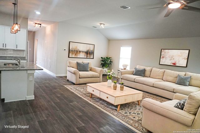 5407 Pearl Vly, San Antonio, TX 78242
