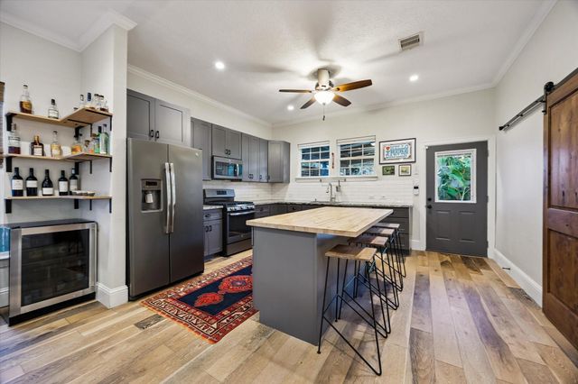 106 Alma Street, Houston, TX 77009